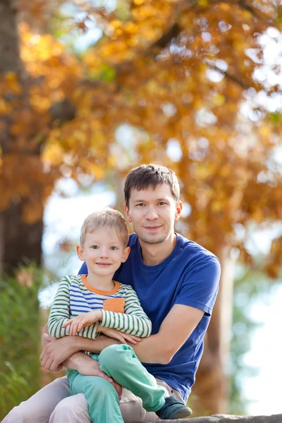 Family at fall — Stock Photo, Image