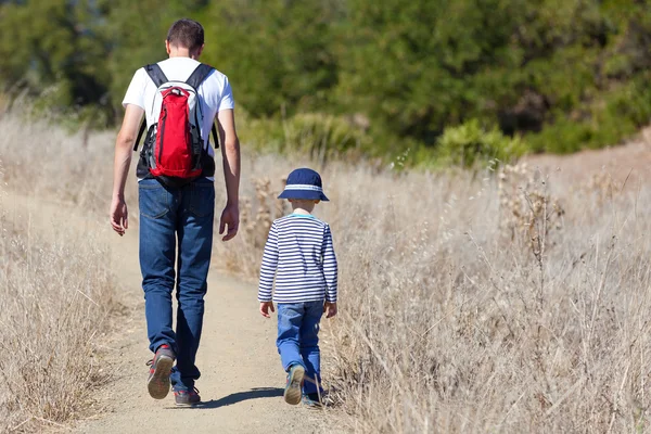 Family walking — Stock Photo, Image