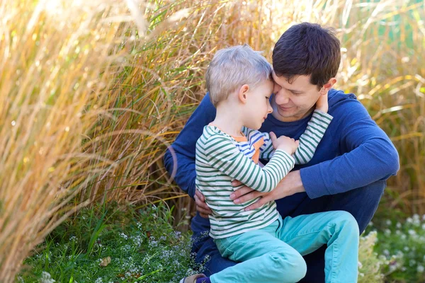 Famiglia fuori — Foto Stock