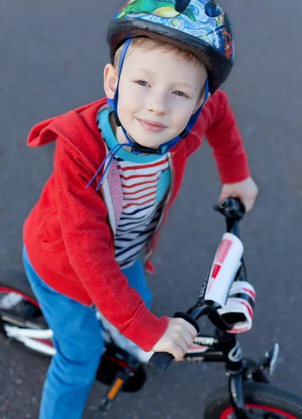 Kid riding bike — Stock Photo, Image