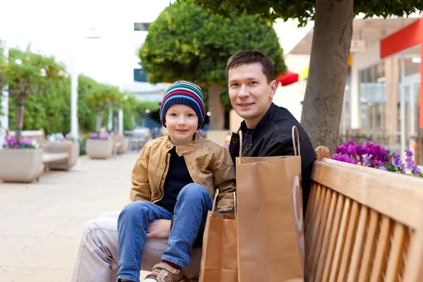 Family shopping — Stock Photo, Image