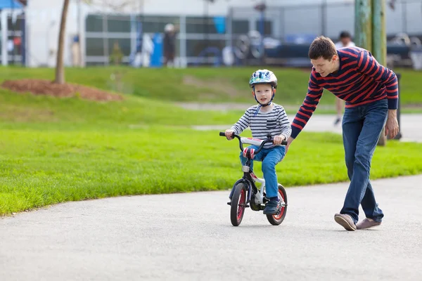 Family biking — Stock Photo, Image