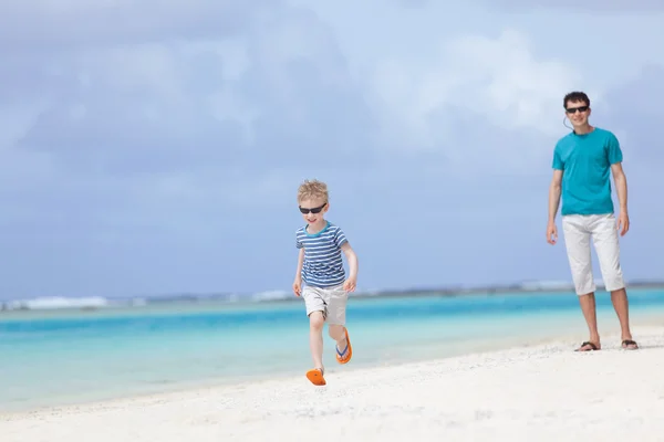 Familie im Urlaub — Stockfoto