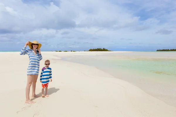 Familie im Urlaub — Stockfoto