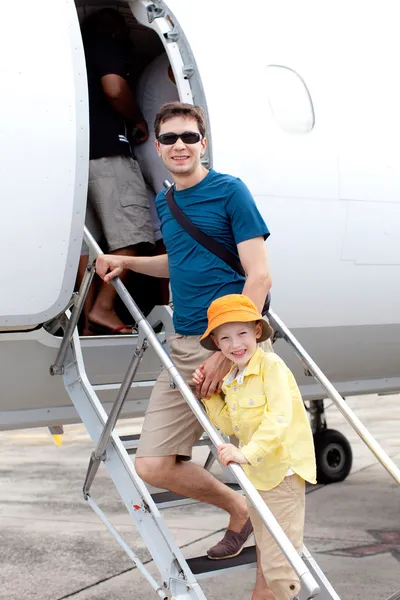 Família entrar no avião — Fotografia de Stock