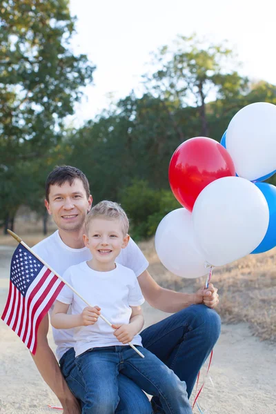 Family celebrating 4th of July — Stock Photo, Image