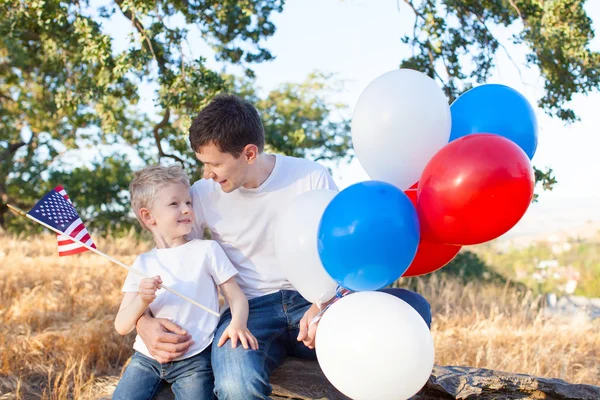 Família celebrando 4 de julho — Fotografia de Stock