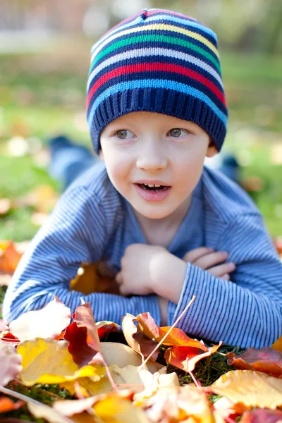Kid at fall — Stock Photo, Image