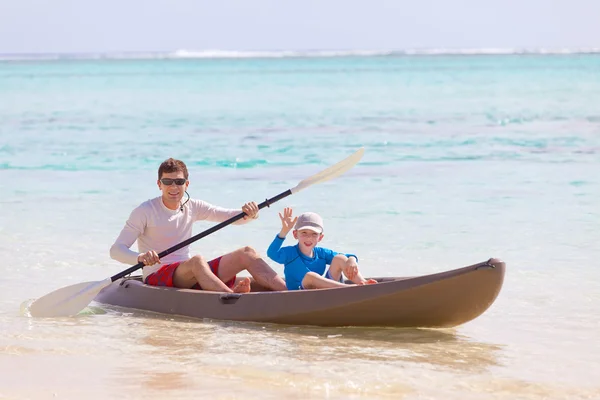 Family at kayak — Stock Photo, Image