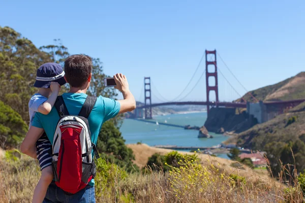 Familia en san francisco — Foto de Stock