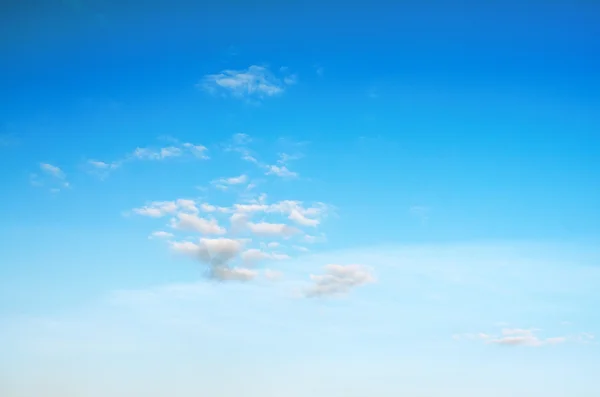 Фон неба, красивая облачность — стоковое фото