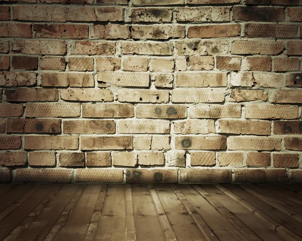 Vieja habitación con pared de ladrillo — Foto de Stock