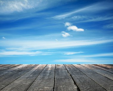 günbatımı gökyüzü ve ahşap zemin