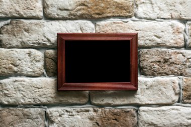 tuğla duvar fotoğraf çerçevesi