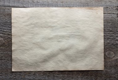 Kağıt ahşap zemin üzerinde
