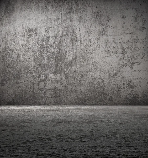 Ancienne salle de grunge avec mur en béton — Photo