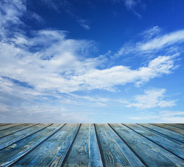 Himmel und Holzboden — Stockfoto