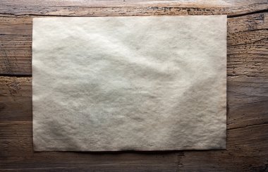 Kağıt ahşap zemin üzerinde