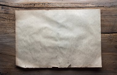 Kağıt ahşap zemin üzerinde