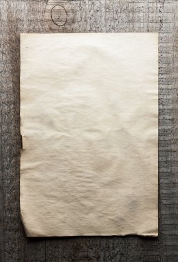 Ahşap zemin üzerine eski kağıt