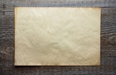 Kağıt ahşap zemin üzerinde