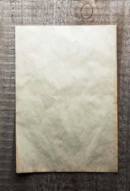 Kağıt ahşap zemin üzerinde 