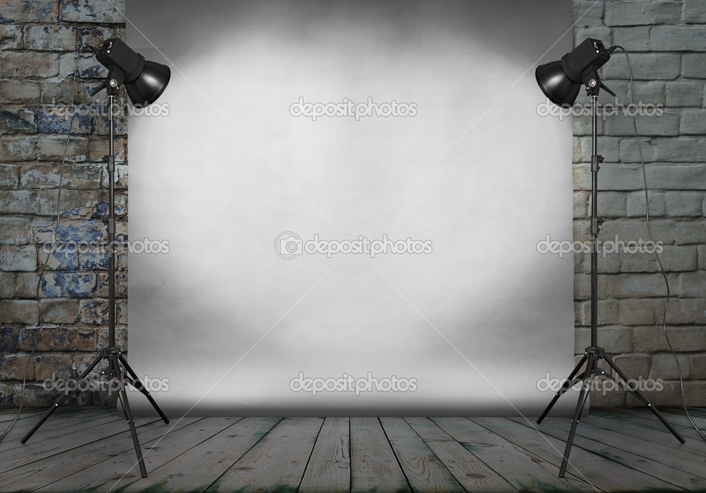 Estudio fotográfico en habitación antigua — Foto de stock ...