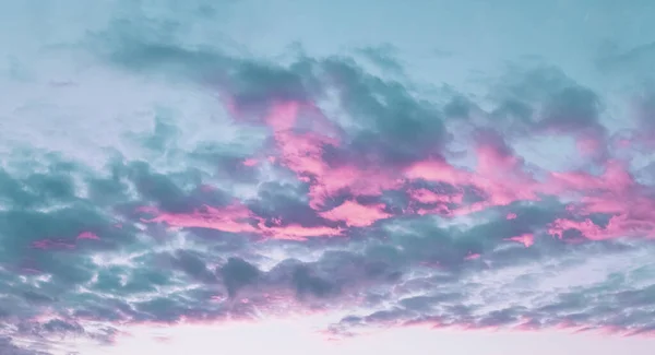 Rosa Wolken Neonfarbener Himmel — Stockfoto