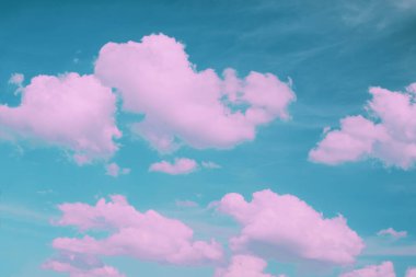 Pembe bulutlar, neon gökyüzü arkaplanı