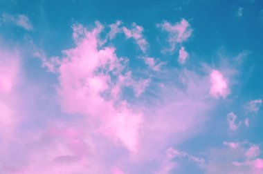 Pembe bulutlar, neon gökyüzü arkaplanı