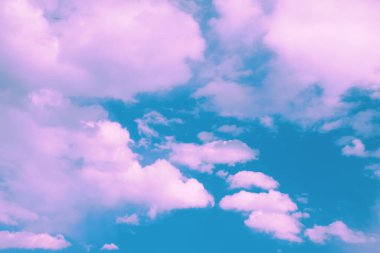 Pembe bulutlar, neon gökyüzü arkaplanı