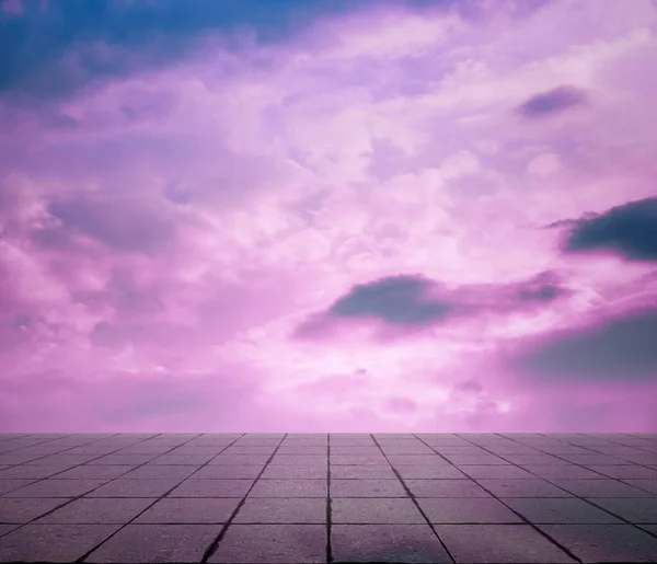 Nubes Rosadas Cielo Azul Suelo Gris Fondo Dramático Neón —  Fotos de Stock