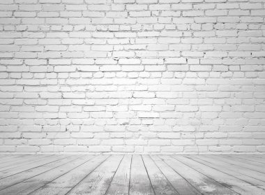 Tuğla duvarlı gri iç döşeme, beyaz arka plan