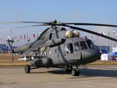Mi-8 askeri helikopter.