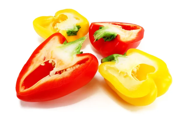Quatro metades de pimentas coloridas — Fotografia de Stock