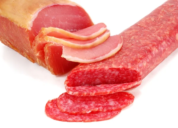 Uzené klobásy a maso — Stock fotografie