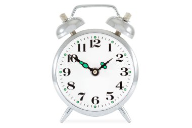 Beyaz arkaplanda izole edilmiş eski alarm saati
