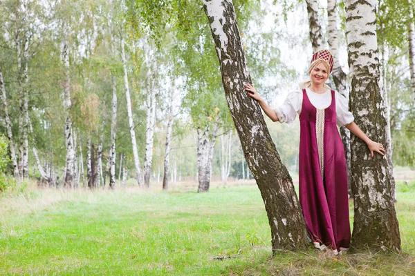 Frau in russischer Tracht — Stockfoto