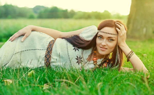 Hermosa chica hippie — Foto de Stock