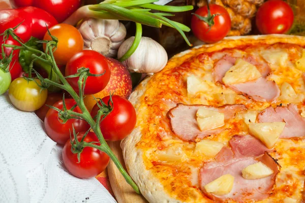 Italian pizza with ingredients — Stock Photo, Image