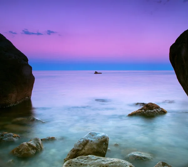 Морський пейзаж у сутінках — стокове фото