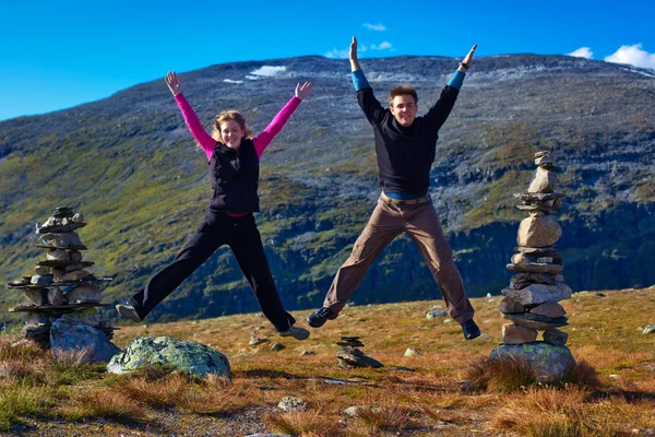 Young happy couple jumping — Stock Photo, Image