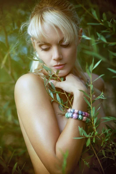 Retrato de mujer joven —  Fotos de Stock