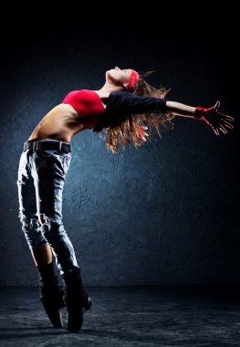 genç kadın dansçı
