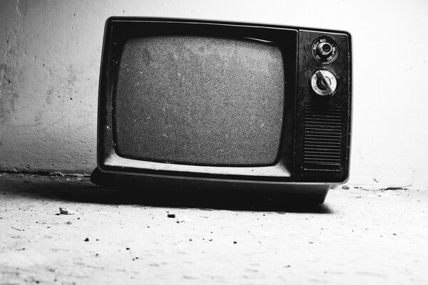 Старый телевизор в номере
