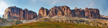 Dolomites dağlar