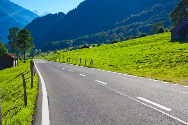 Alpler yol — Stok fotoğraf