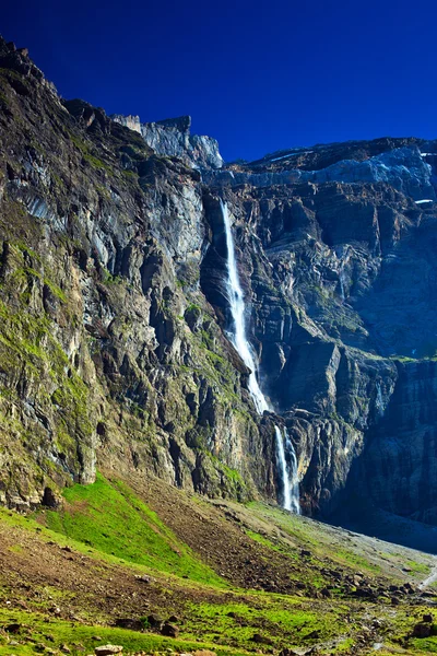 Waterval in de hoge bergen — Stockfoto