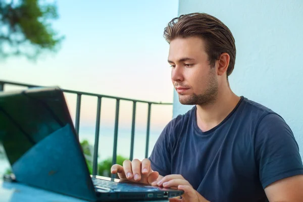 Working on laptop — Stock Photo, Image