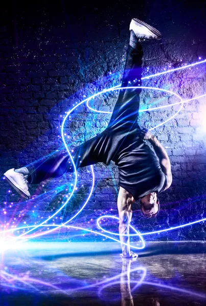 Junger starker Mann Breakdance — Stockfoto